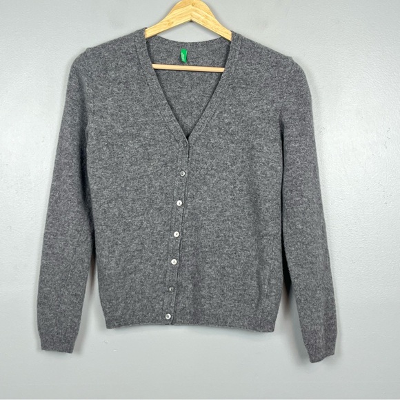 United Colors Of Benetton Sweaters - United Colors of Benetton gray 100% wool v-neck button front cardigan, small.
